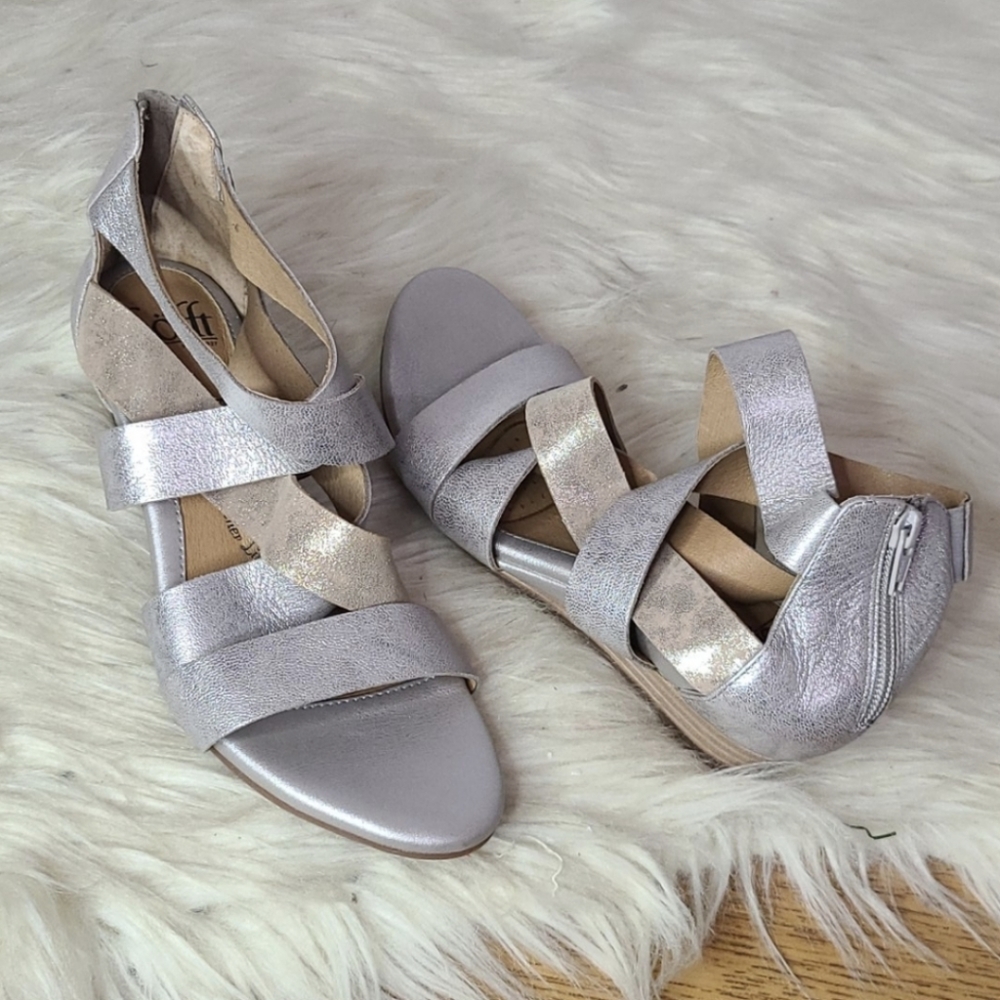 NWOT Sofft silver & gold shimmer sandals 6.5